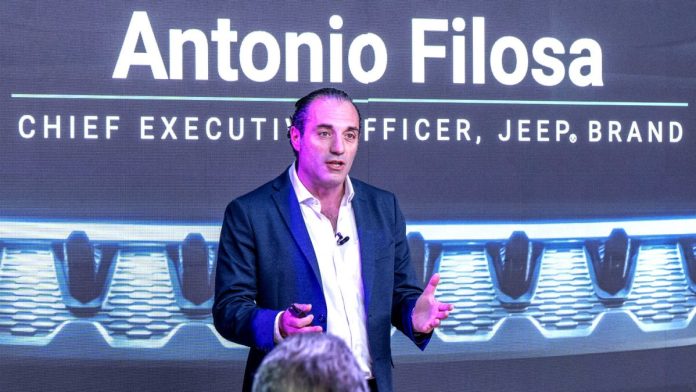 Мільйони для боса, нуль для робочих: розкрито зарплату нового голови Stellantis на тлі кризи