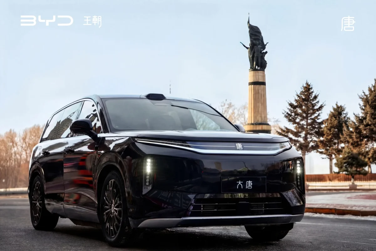 BYD представила флагманський кросовер Great Tang: 950 км ходу та зарядка за 9 хвилин - фото 5