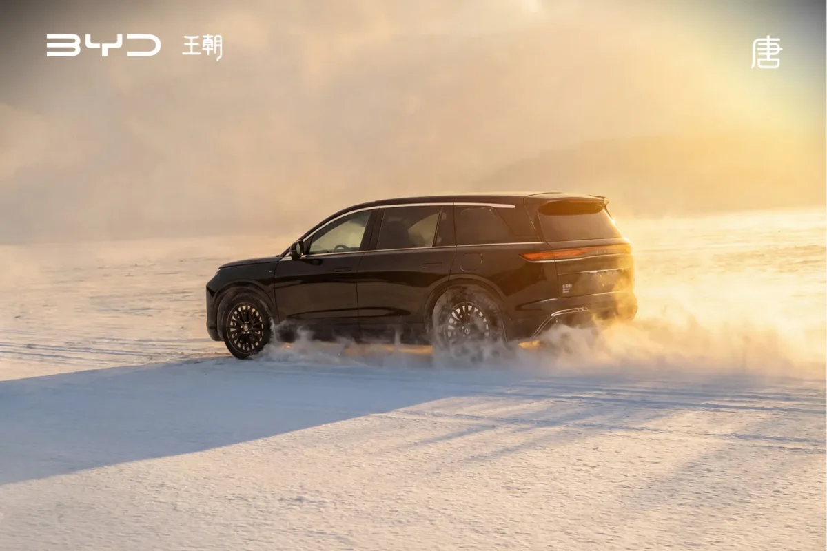 BYD представила флагманський кросовер Great Tang: 950 км ходу та зарядка за 9 хвилин - фото 6