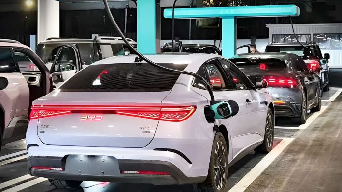 BYD тестує революційну зарядку на 1500 кВт: 400 км ходу за 5 хвилин