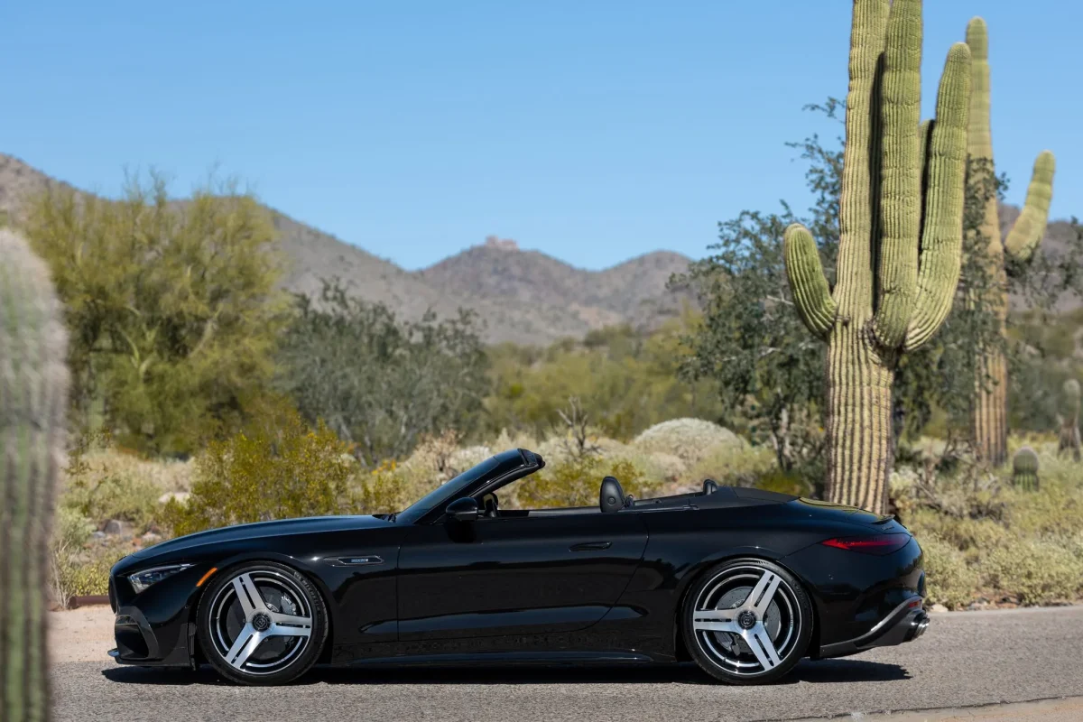 Рідкісний суперкар Brabus втратив майже 200 тисяч доларів у ціні, але нікому не знадобився - фото 3