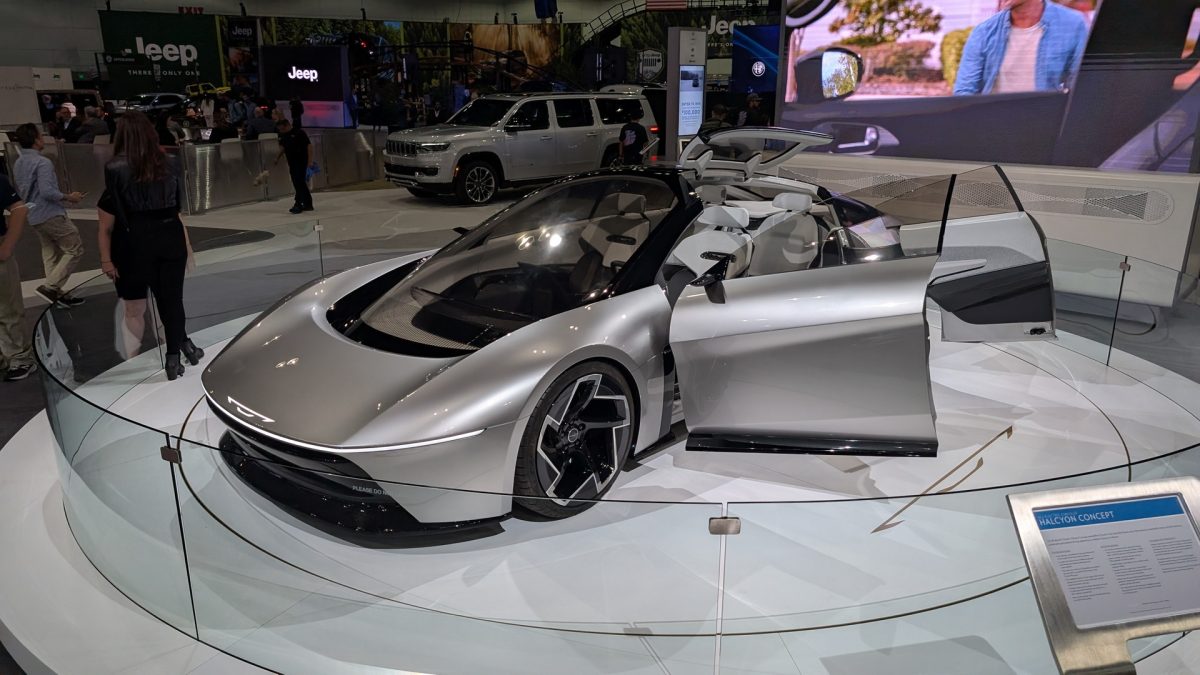 Зміни в керівництві Stellantis: голова Dodge очолить бренд Chrysler після відставки Кріс Фьюелл - фото 3