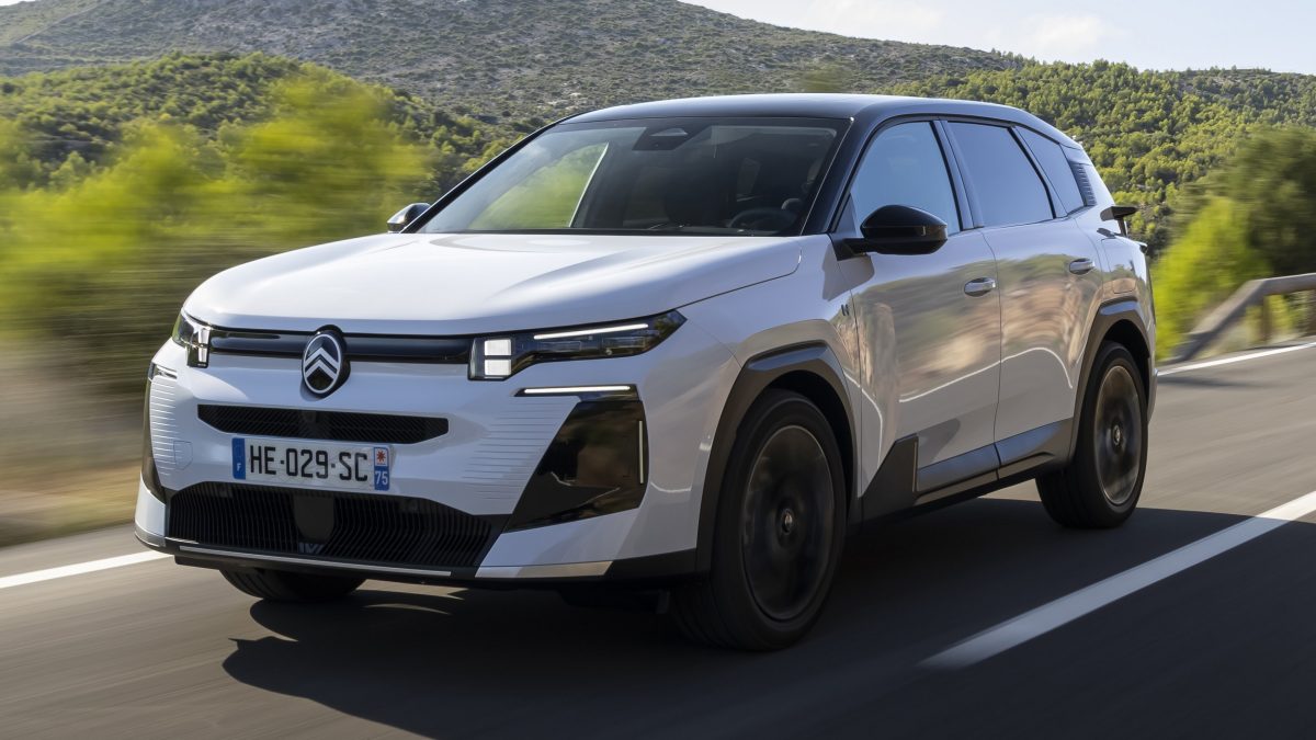 Фокус із цифрами: Stellantis "додав" 30 сил гібридному Citroen C5 Aircross без жодних допрацювань - фото 2