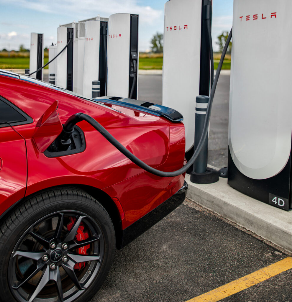 Електромобілі Stellantis нарешті отримали доступ до мережі Tesla Supercharger - фото 3