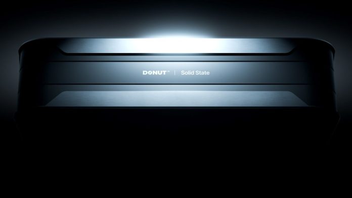 Фінський стартап Donut Lab розвіяв сумніви скептиків: нова твердотільна батарея зберігає 97,7% заряду за 10 днів