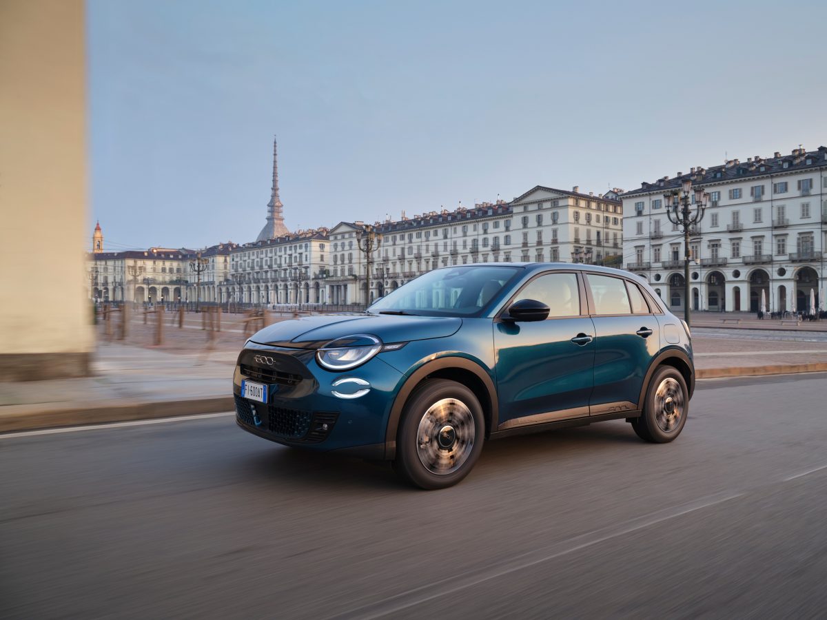 Лінійка Fiat 600 поповнилася базовою бензиновою версією та спецвипуском Street Edition - фото 1