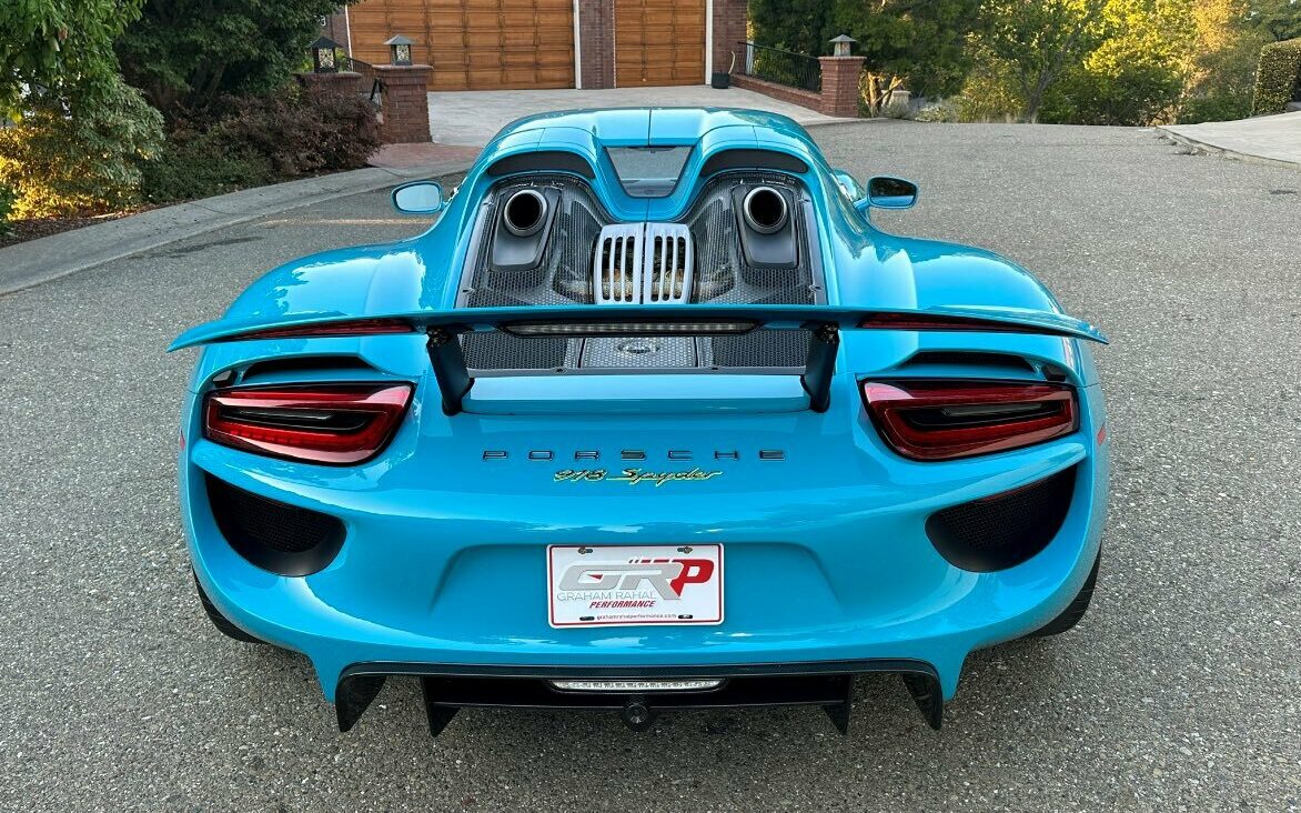 Власників суперкарів у Каліфорнії звинувачують у багатомільйонній податковій схемі з номерами Монтани - фото 1