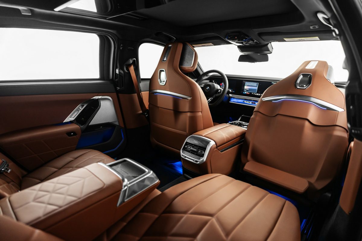 Канадське ательє Inkas перетворило новий BMW 7-Series на неприступну фортецю - фото 5