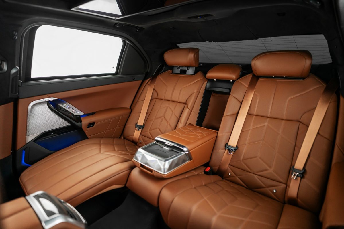 Канадське ательє Inkas перетворило новий BMW 7-Series на неприступну фортецю - фото 6