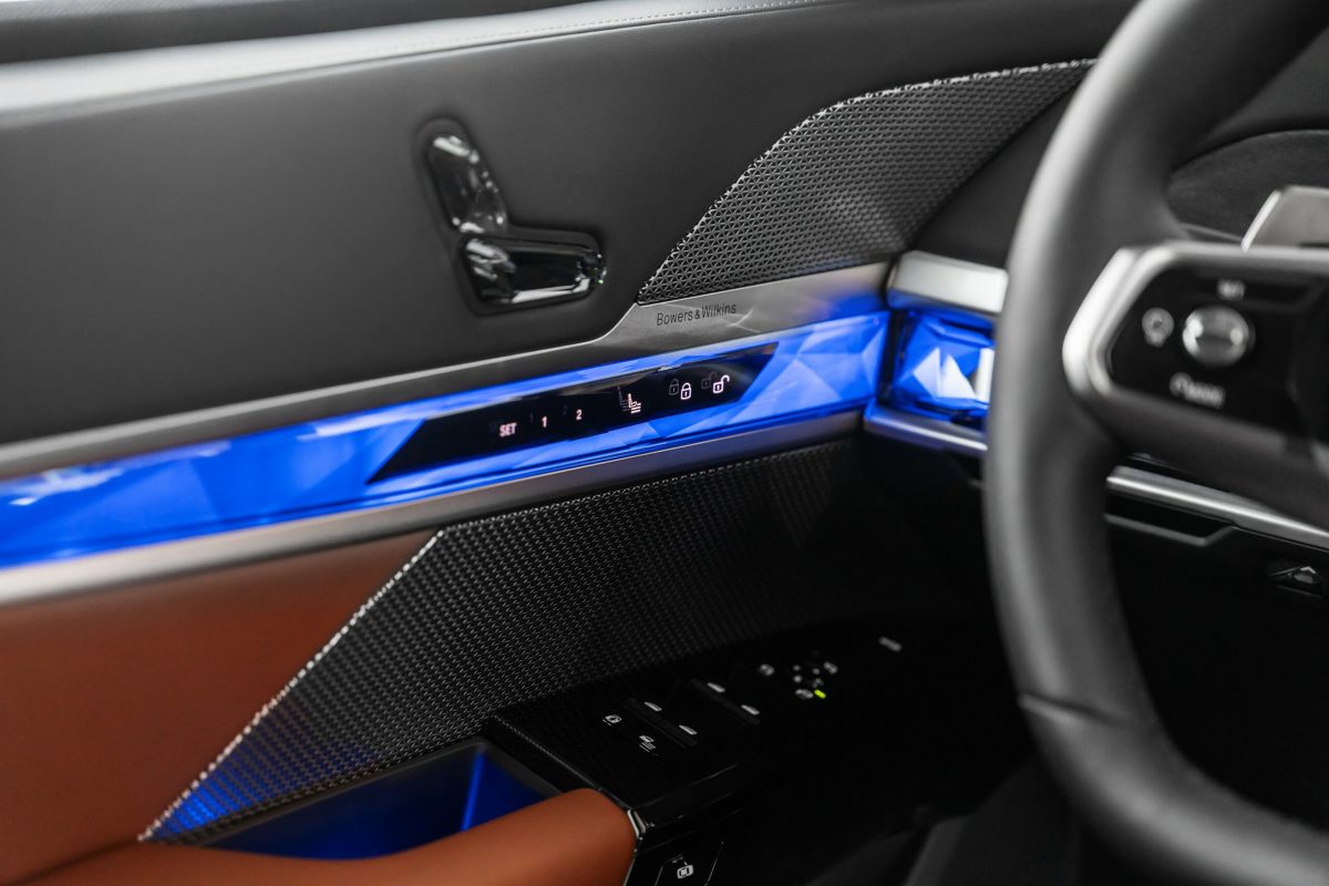 Канадське ательє Inkas перетворило новий BMW 7-Series на неприступну фортецю - фото 8