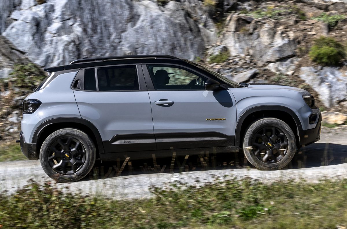 Jeep Avenger став справжнім хітом: кросовер б’є рекорди продажів в Європі - фото 4