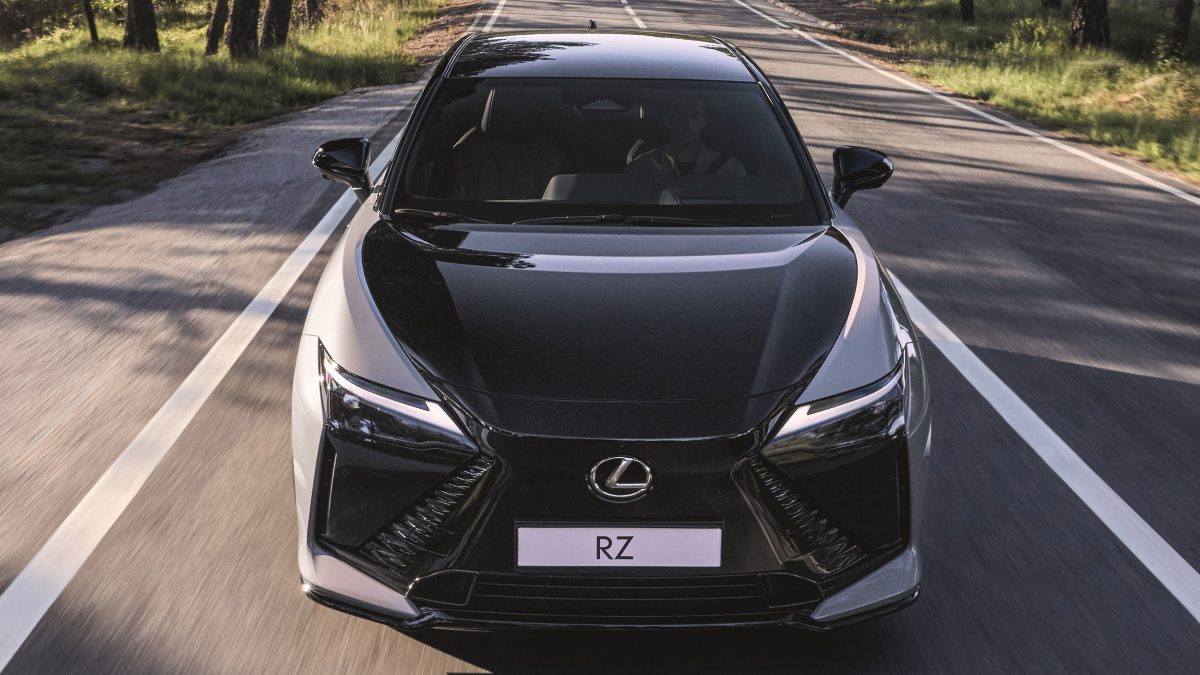 Віртуальна «механіка» та кермо-штурвал: Lexus RZ отримав революційні оновлення для Європи - фото 3