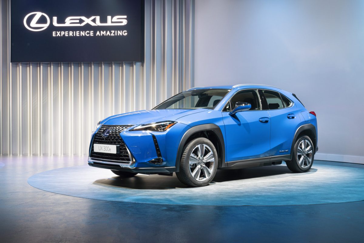 Lexus тихо прощається зі своїм першим електромобілем UX 300e - фото 4