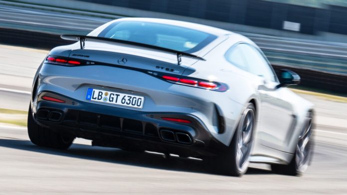 У Mercedes впевнені: покупці нового AMG GT 63 Pro не розглядають Porsche 911