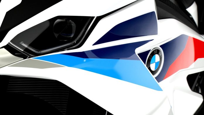 Іронія долі: BMW відкликає один єдиний мотоцикл через несправний сигнал повороту