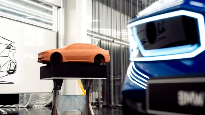 BMW кардинально змінює стратегію: майбутні електромобілі i5 та i7 отримають власну платформу