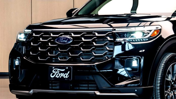 Генеральний директор Ford подарував Папі Римському унікальний гібридний Explorer