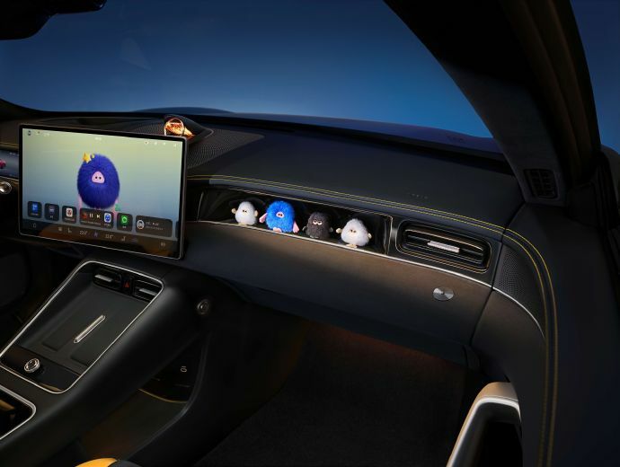 Китайці знову схрестили шпаги з Porsche: представлено клон Taycan від SAIC та Huawei - фото 3