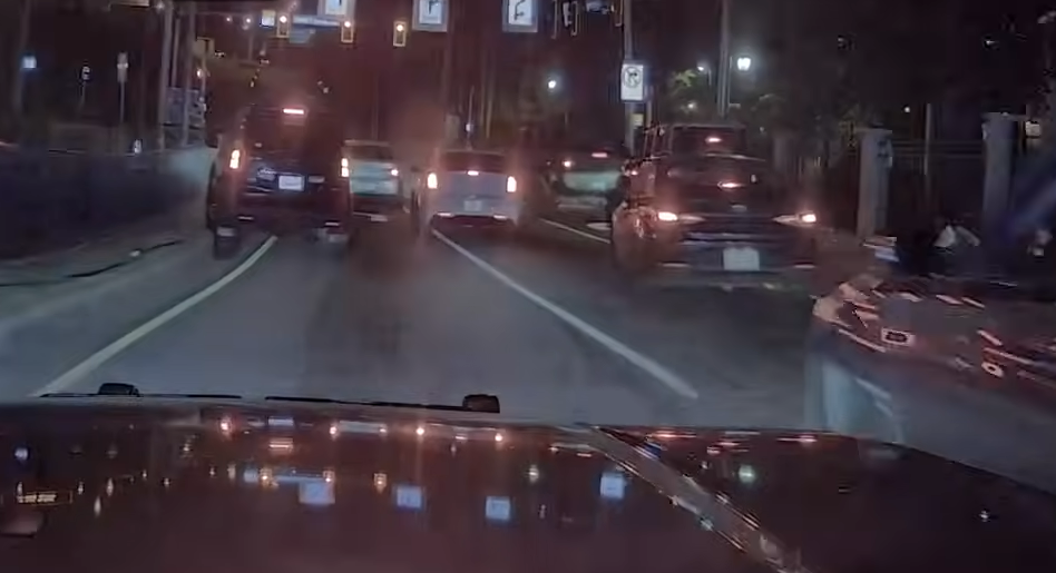 Поліція не змогла наздогнати Chrysler 300: копи впевнені, що під капотом був Hellcat - фото 1