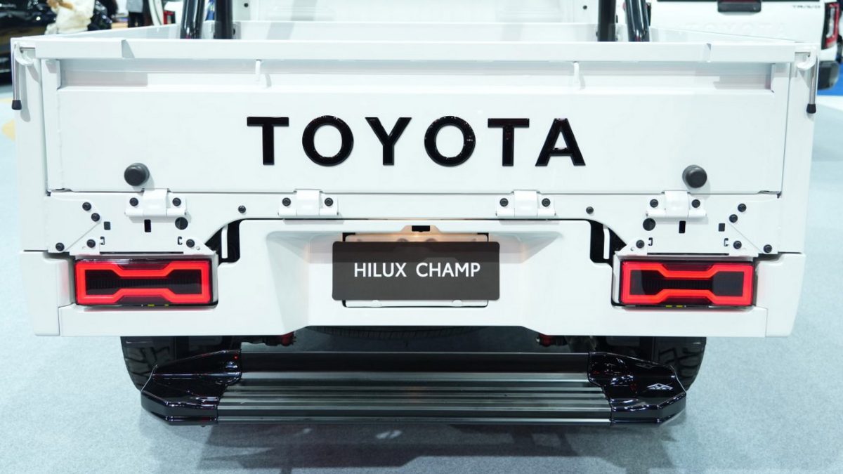 Бюджетний пікап Toyota Hilux Champ отримав брутальний тюнінг у стилі Brabus - фото 6