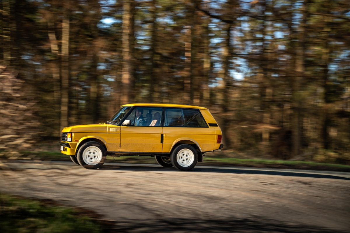 Епохальне відродження: Twisted Automotive представили класичний Range Rover із V8 на 500 сил - фото 6