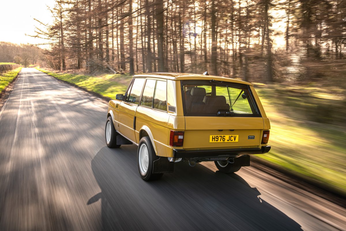 Епохальне відродження: Twisted Automotive представили класичний Range Rover із V8 на 500 сил - фото 7