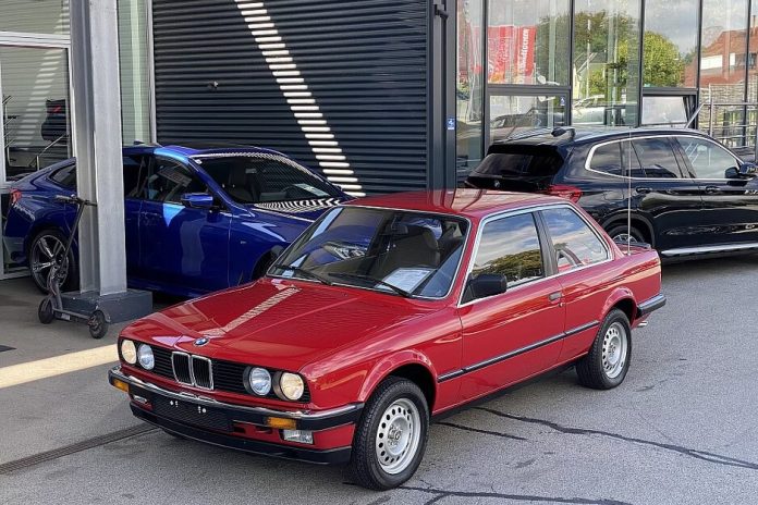Знайшли ідеальну BMW E30: 40 років і 260 км пробігу