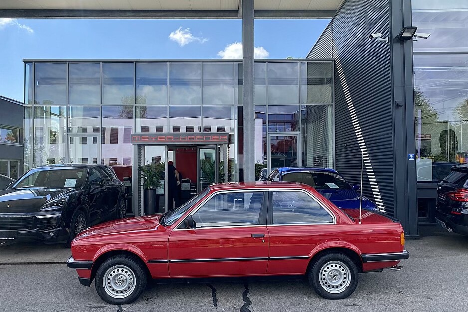 Знайшли ідеальну BMW E30: 40 років і 260 км пробігу