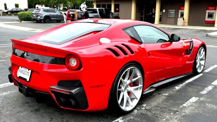 Власників суперкарів у Каліфорнії звинувачують у багатомільйонній податковій схемі з номерами Монтани