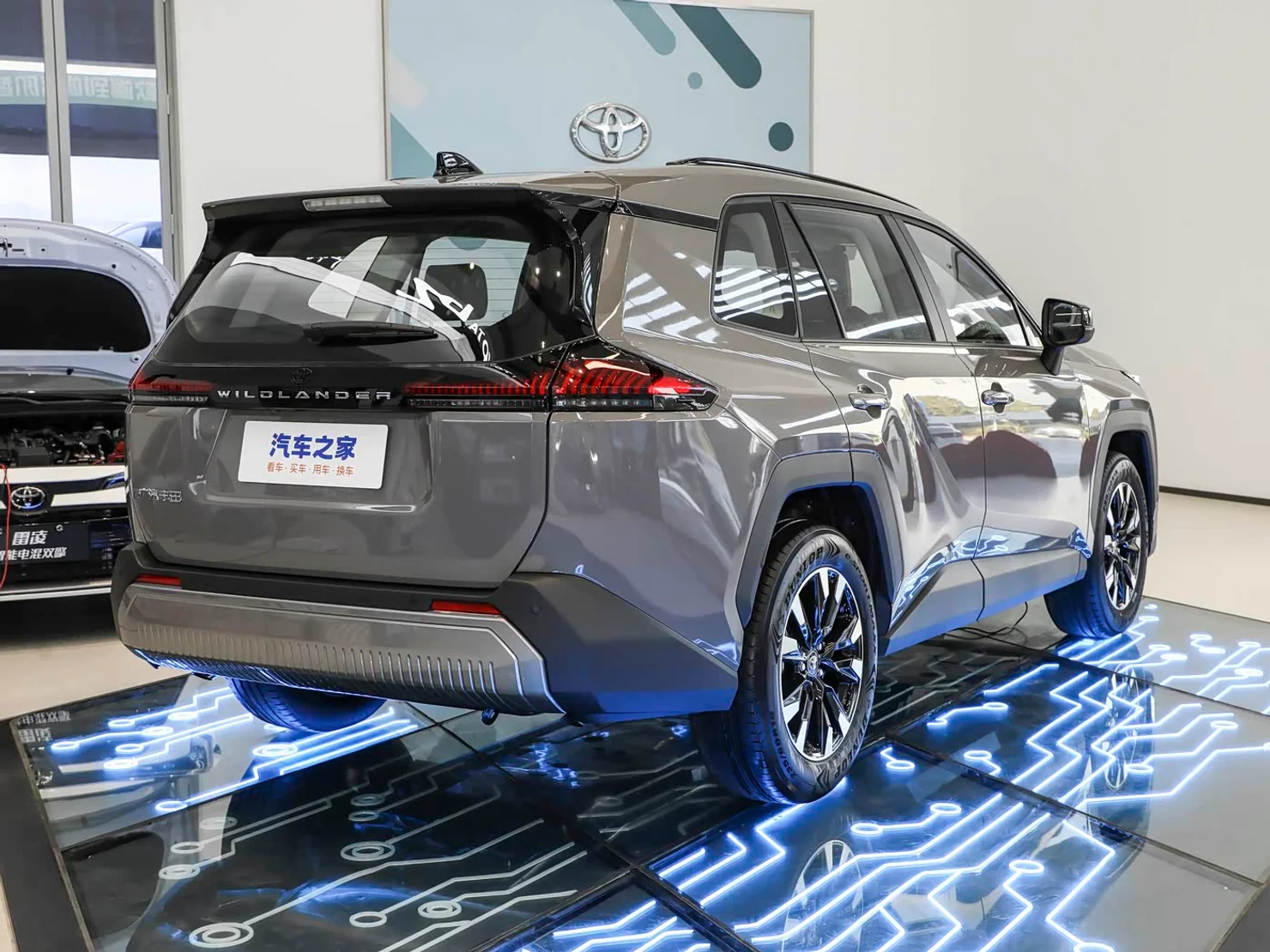 Новий кросовер Toyota: вигляд RAV4, ціна Duster