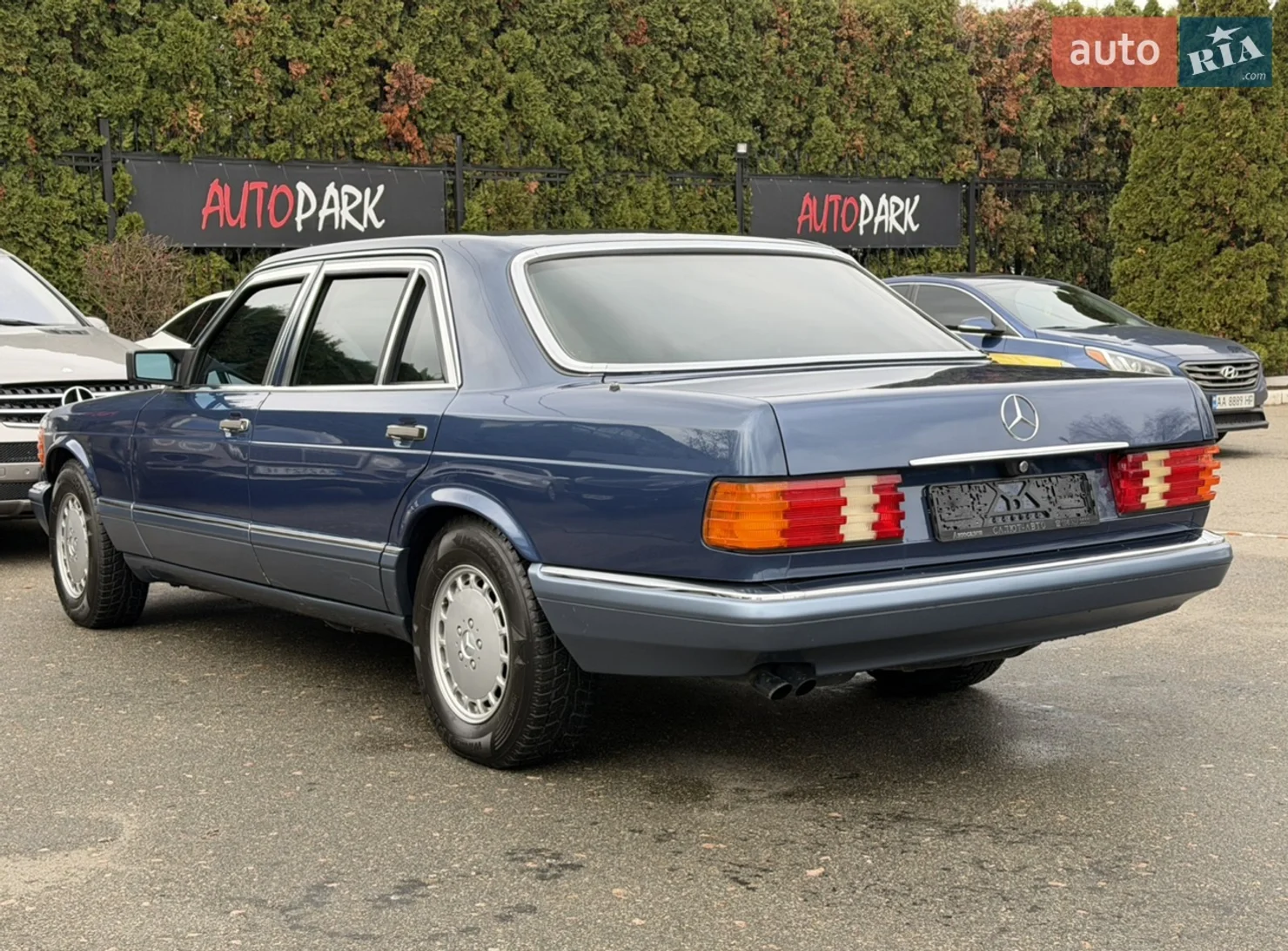 У Києві продають броньовану легенду Mercedes 90-х