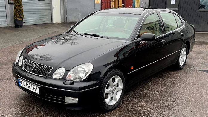 Японська капсула часу: Lexus GS300 у стані нового