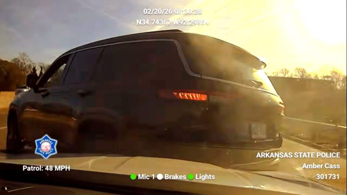 Поліція США застосувала жорсткий PIT-маневр проти батька, який віз хвору дитину до лікарні