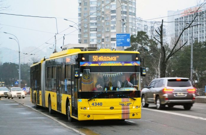 На лівий берег Києва повертаються трамваї і тролейбуси На лівий берег Києва повертаються трамваї і тролейбуси