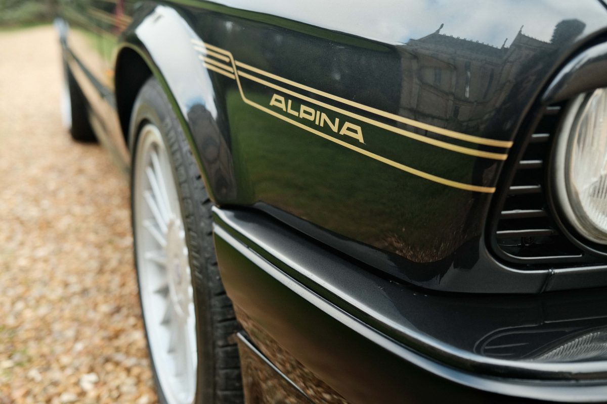 Унікальний універсал: на аукціон виставили рідкісний BMW Alpina B6 2.7 Touring 1991 року - фото 3