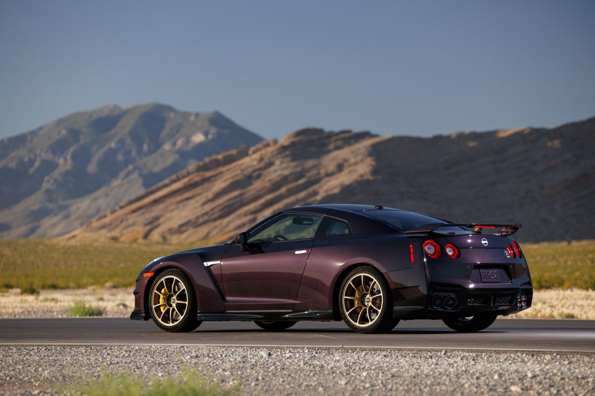 Наступник "Годзілли": Nissan розробляє гібридний GT-R R36 з легендарним V6 - фото 5