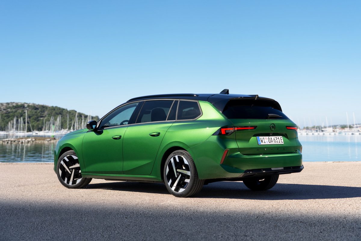 Opel сховав десяток акул в оновленому Astra: як виникла незвичайна традиція бренду - фото 8