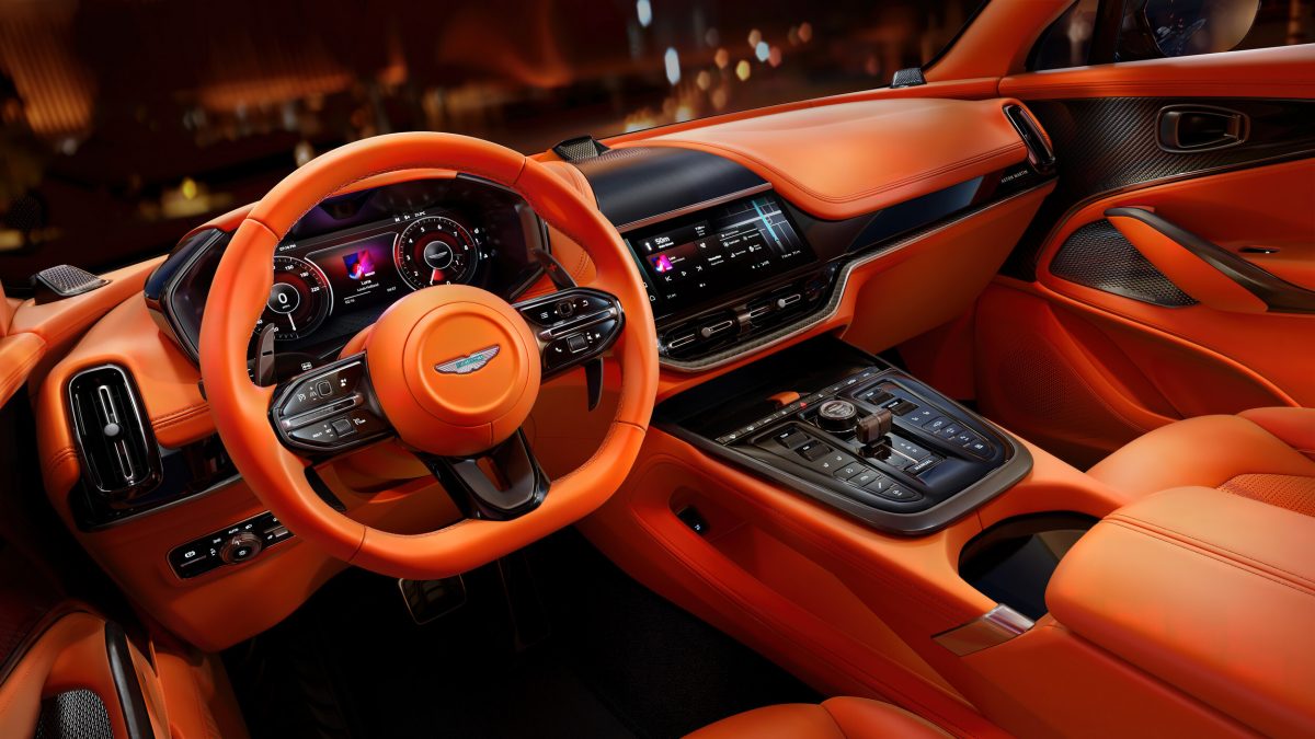 Відмова підвіски та ДТП: Aston Martin відкликає понад 5000 кросоверів DBX - фото 3