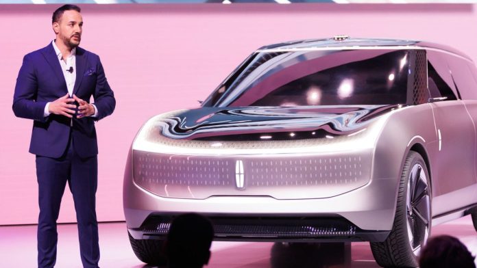McLaren починає нову еру: компанія найняла колишнього шеф-дизайнера Ford та Lincoln McLaren починає нову еру: компанія найняла колишнього шеф-дизайнера Ford та Lincoln