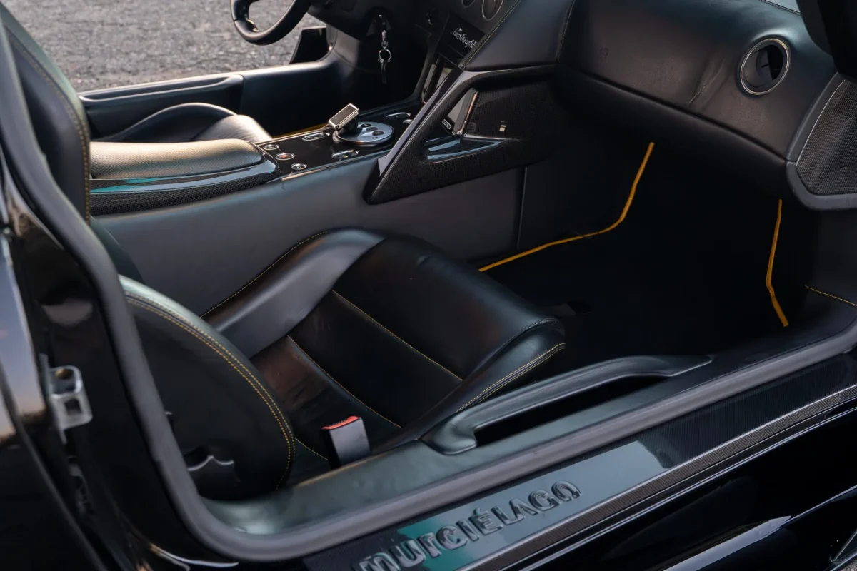 Екстремальний тюнінг не завадив успіху: унікальний Lamborghini Murcielago від Liberty Walk продали за $344 000 - фото 7