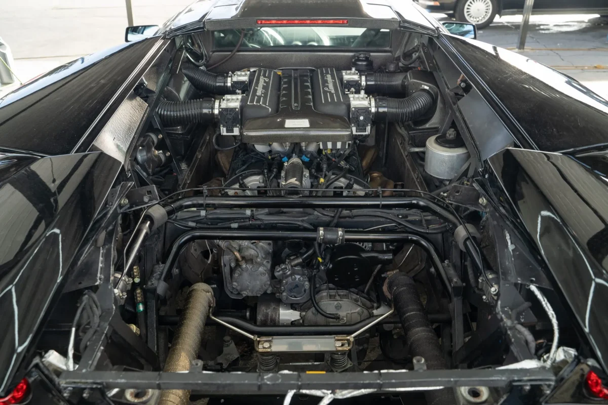 Екстремальний тюнінг не завадив успіху: унікальний Lamborghini Murcielago від Liberty Walk продали за $344 000 - фото 8