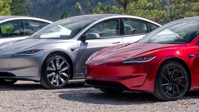 Продажі Tesla різко впали: компанія зафіксувала рекордний надлишок нерозпроданих авто Продажі Tesla різко впали: компанія зафіксувала рекордний надлишок нерозпроданих авто