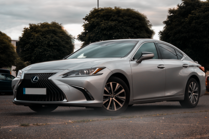 Lexus ES EV 2026: перший електросдан Lexus - повний тест і огляд