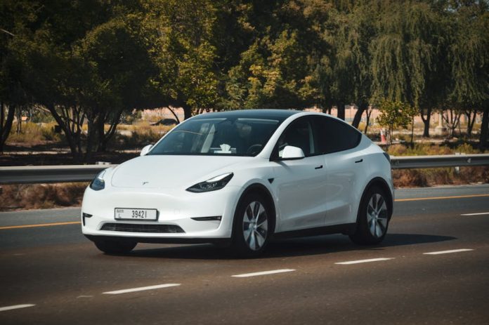 Tesla Model Y 2026: повний огляд електрокросовера