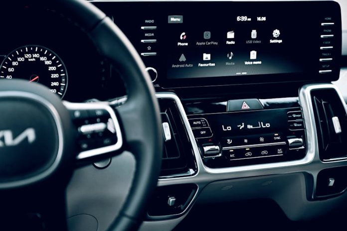 Як встановити Android Auto і CarPlay 2026