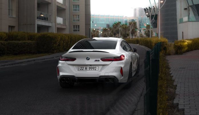 BMW M8 Competition 2020-2026: огляд 625-сильного спорт-флагмана BMW