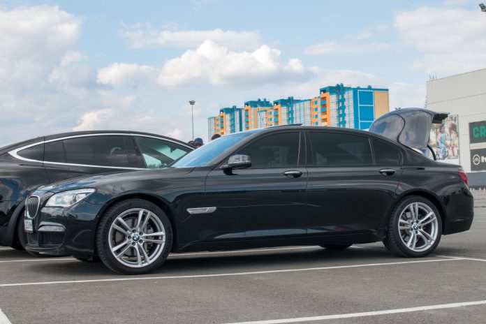 Регламент ТО BMW 7 Series G11/G12: ціни 2026, слабкі місця, вартість року володіння