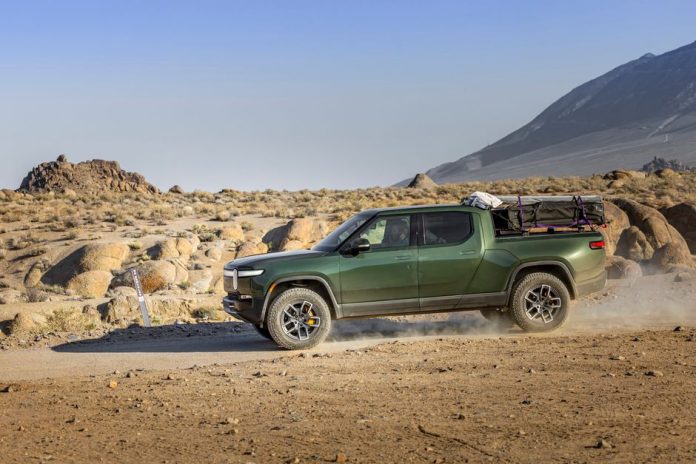 Rivian R1T: огляд американського електропікапа 2021-2026