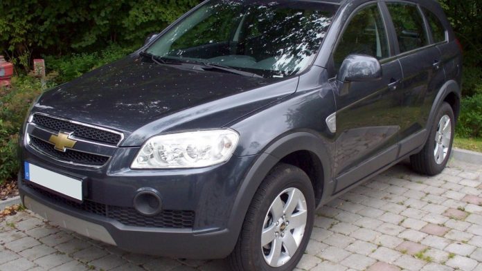 Чи варто брати Chevrolet Captiva б/у: чесний вердикт, двигуни, ціни, слабкі місця Chevrolet Captiva C100 темно-сірий кросовер