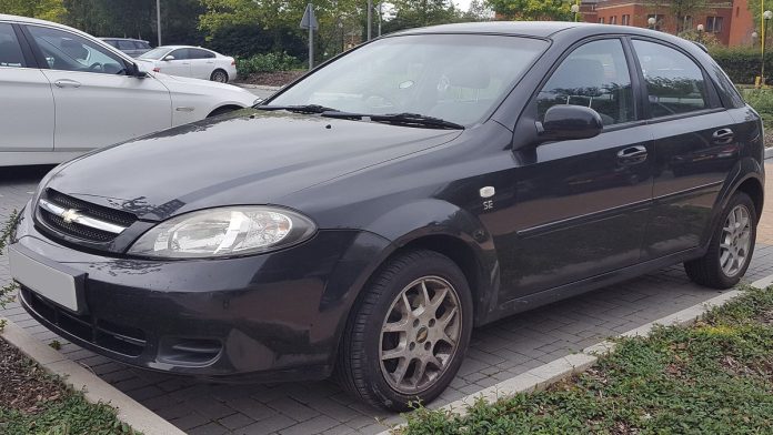Чи варто брати Chevrolet Lacetti б/у: чесний вердикт, двигуни, ціни, слабкі місця Chevrolet Lacetti чорний хетчбек